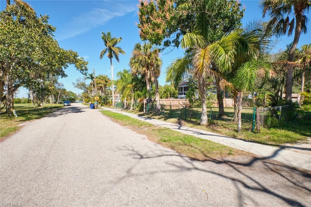 213 Delray AVE, FORT MYERS FL 33905-2