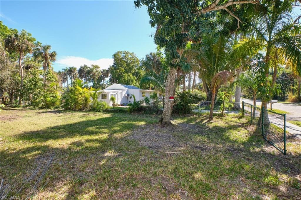 213 Delray AVE, FORT MYERS FL 33905-4