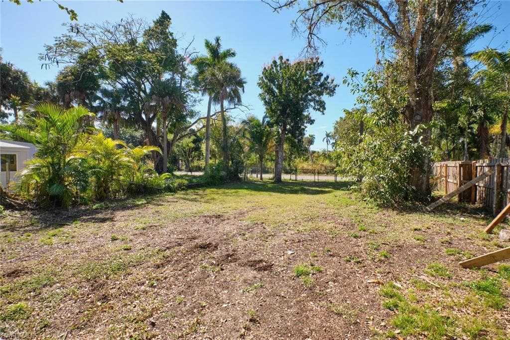 213 Delray AVE, FORT MYERS FL 33905-8