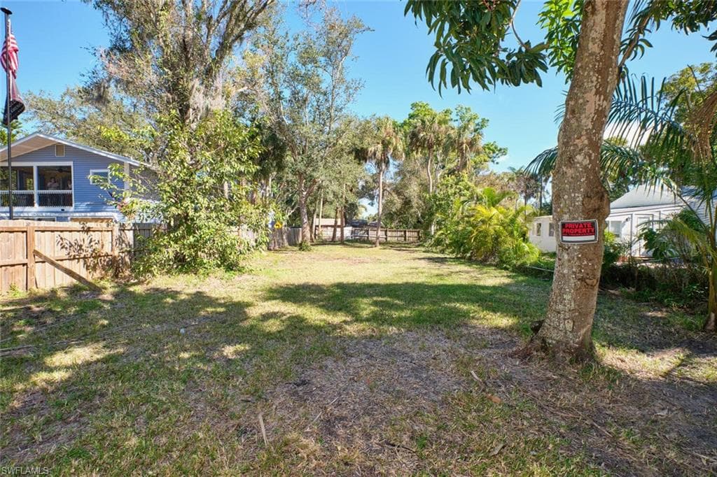 213 Delray AVE, FORT MYERS FL 33905-3