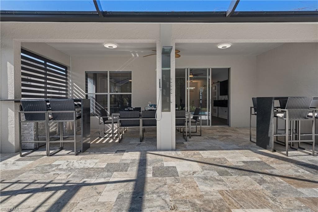 160 Stanhope CIR, NAPLES FL 34104-5