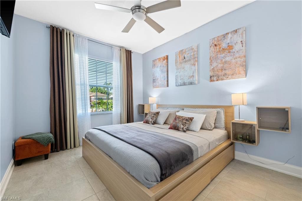 160 Stanhope CIR, NAPLES FL 34104-25