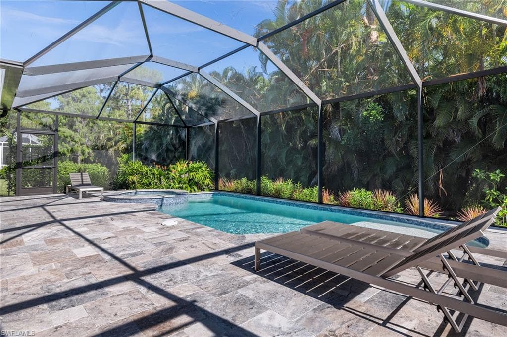 160 Stanhope CIR, NAPLES FL 34104-2