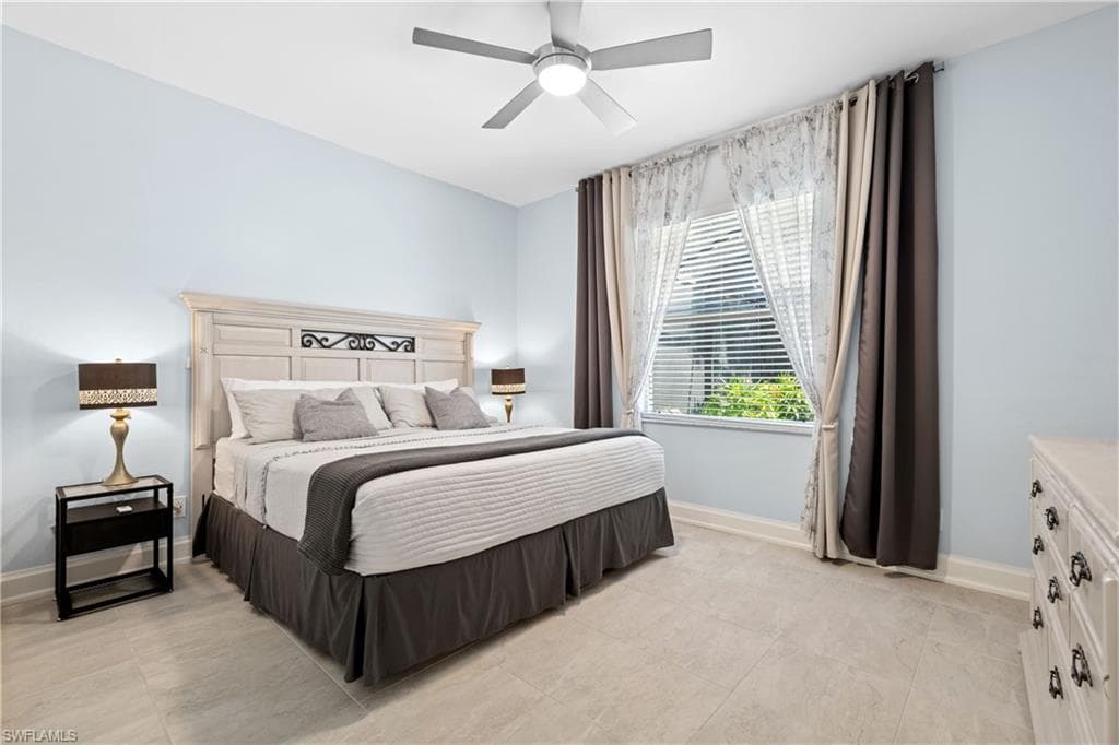 160 Stanhope CIR, NAPLES FL 34104-23