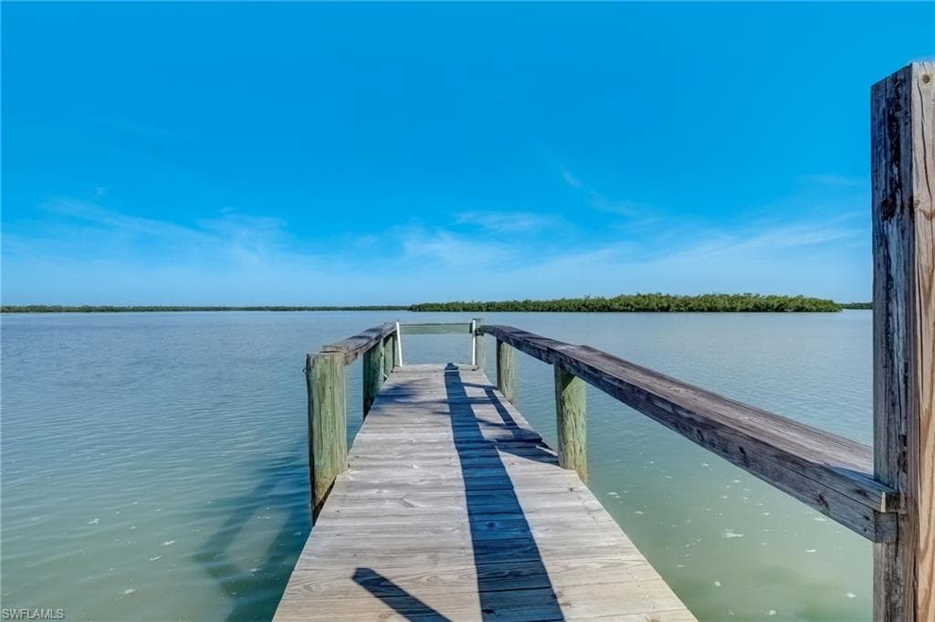 105 Bayshore WAY, GOODLAND FL 34140-6