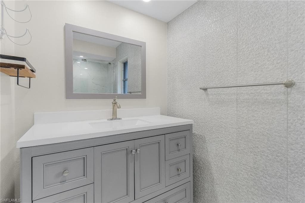 1015 El Mar AVE-19