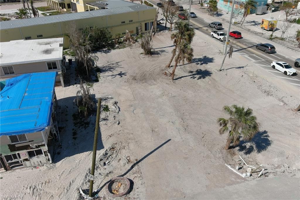 81 Mango ST, FORT MYERS BEACH FL 33931-18