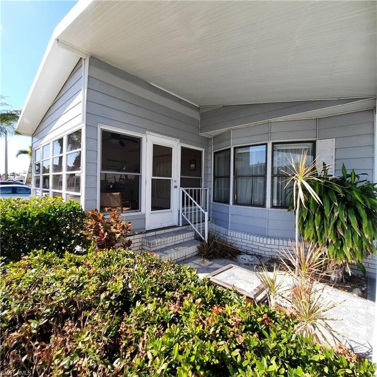 108 Snead DR, NORTH FORT MYERS FL 33903-1