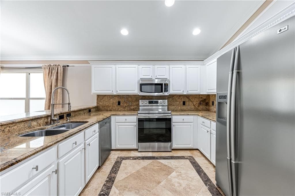 15028 Savannah DR, NAPLES FL 34119-6