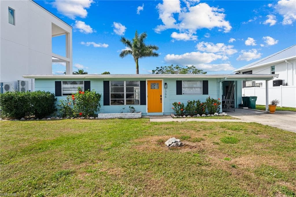 1796 Holiday LN, NAPLES FL 34104-26