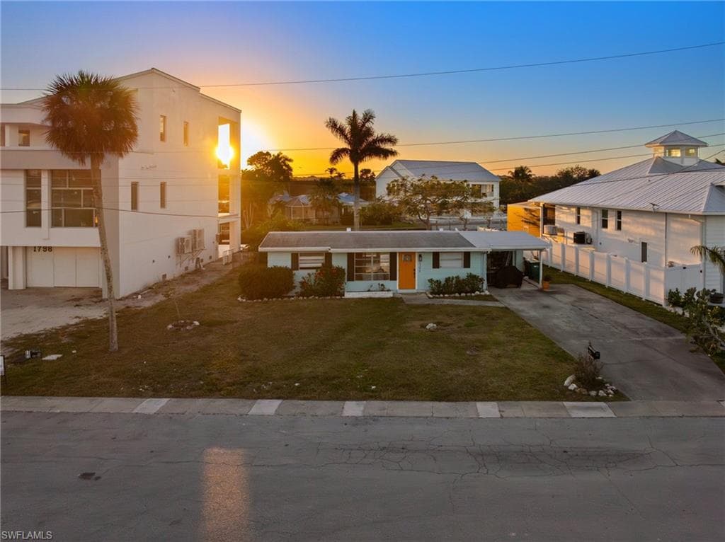 1796 Holiday LN, NAPLES FL 34104-6