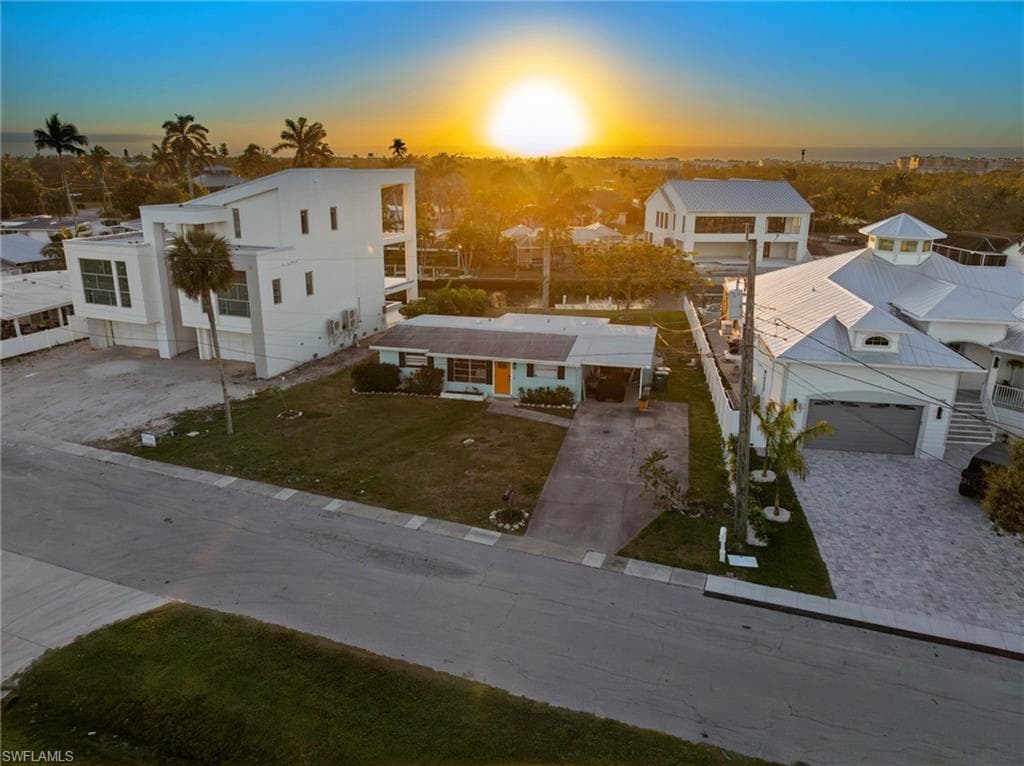 1796 Holiday LN, NAPLES FL 34104-8