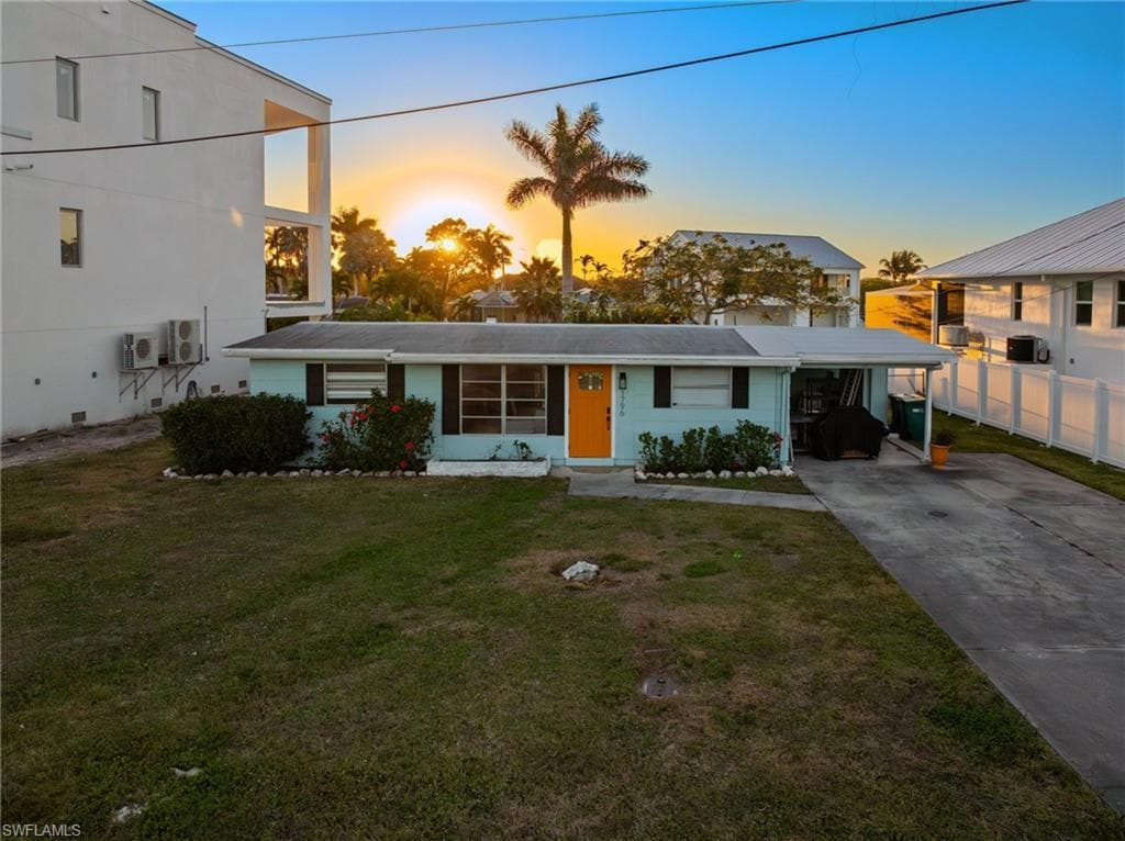 1796 Holiday LN, NAPLES FL 34104-7