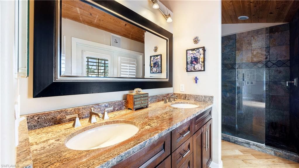 1307 Isabel DR-25