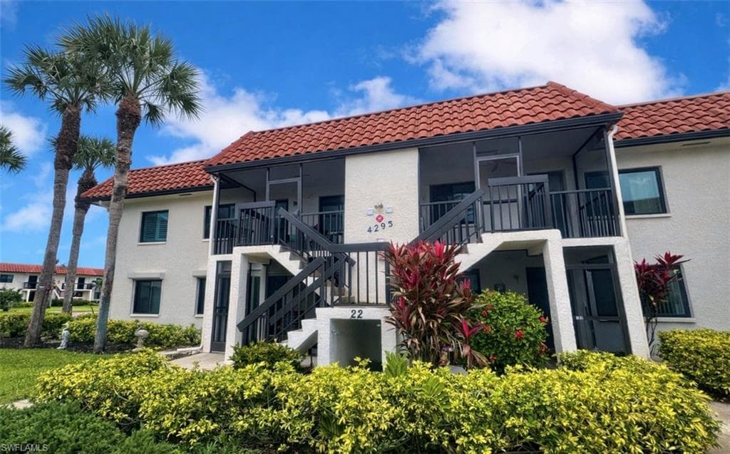 4293 27th CT SW # 203, NAPLES FL 34116-1