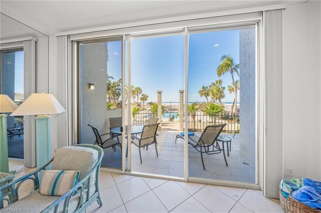 1212 BENJAMIN FRANKLIN DR # 102, SARASOTA FL 34236-16