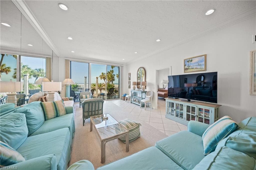 1212 BENJAMIN FRANKLIN DR 102-1