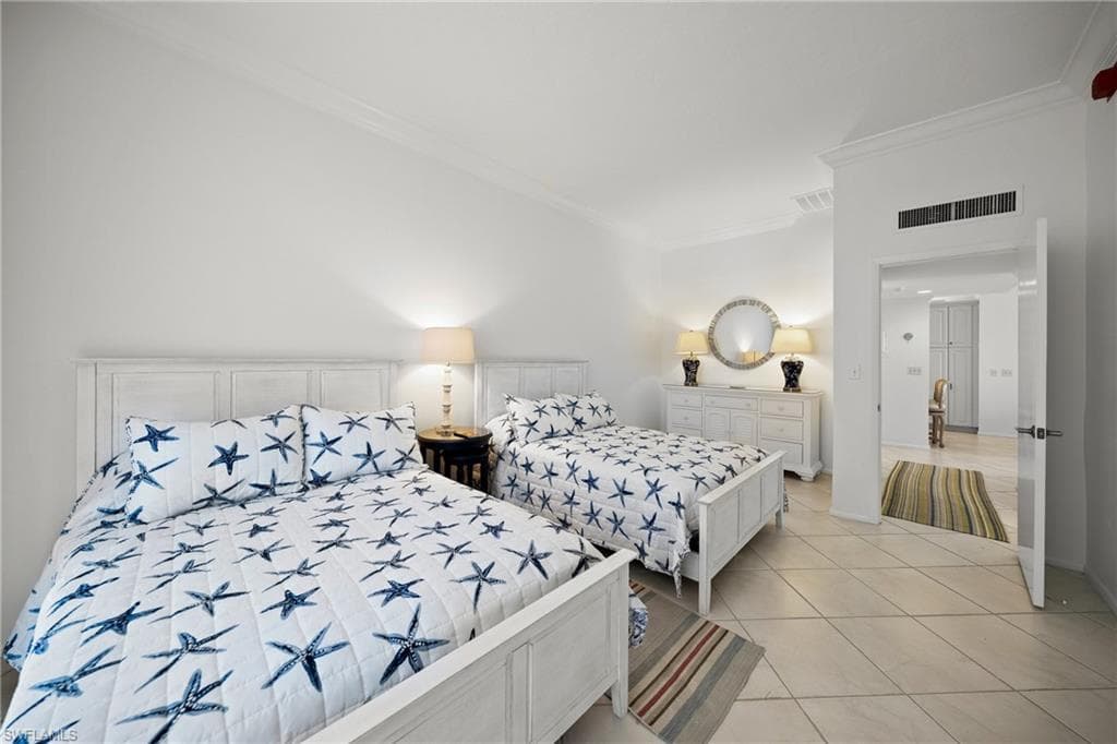 1212 BENJAMIN FRANKLIN DR # 102, SARASOTA FL 34236-32