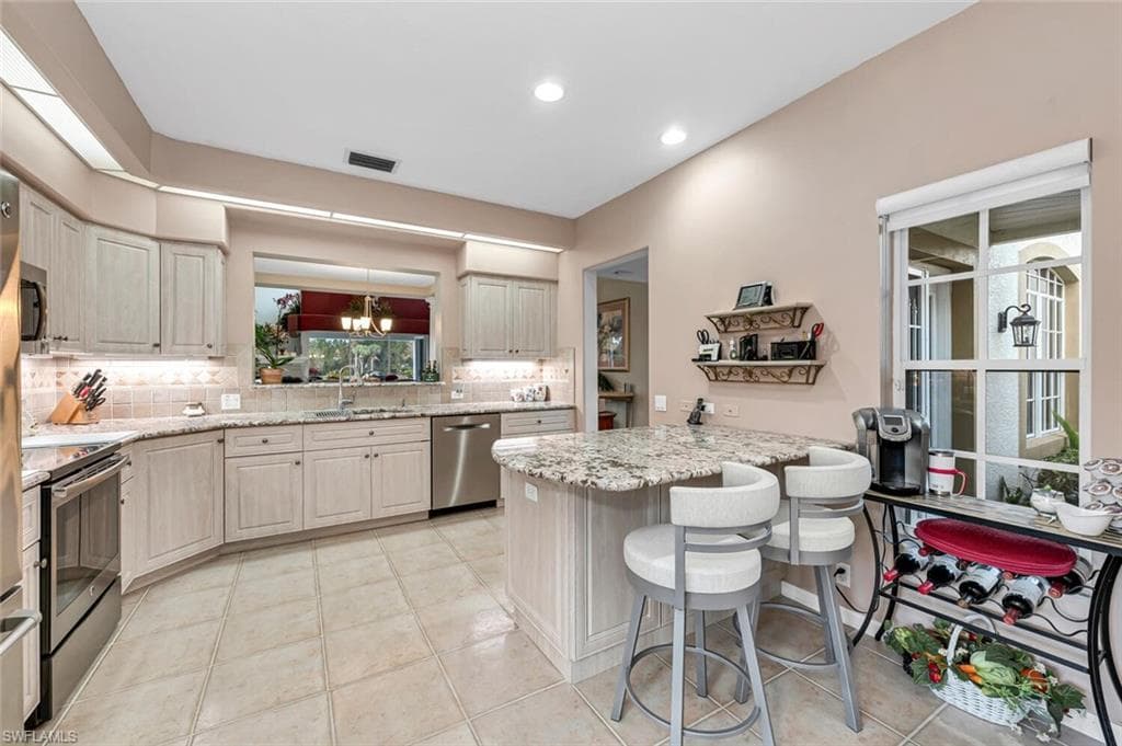 5735 Persimmon WAY, NAPLES FL 34110-5
