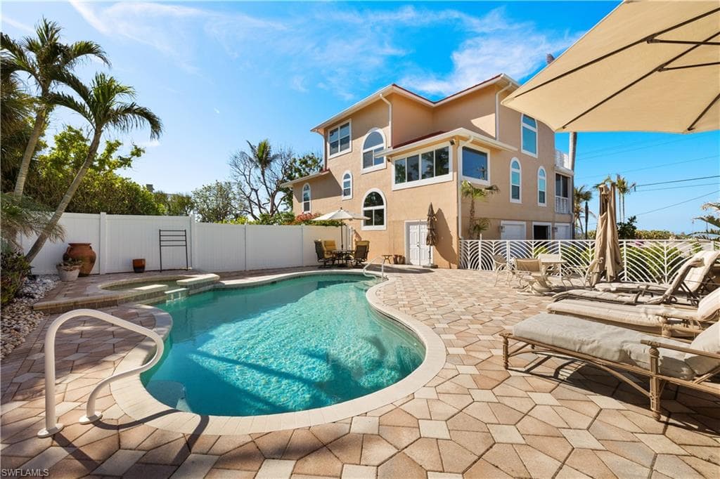 15899 Captiva DR-31