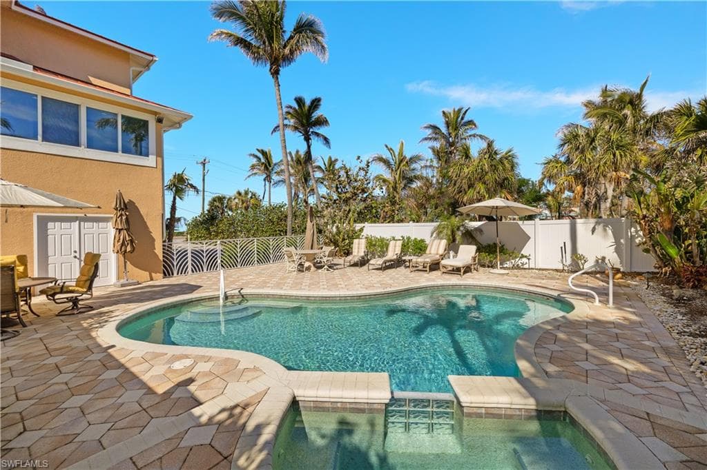 15899 Captiva DR-33