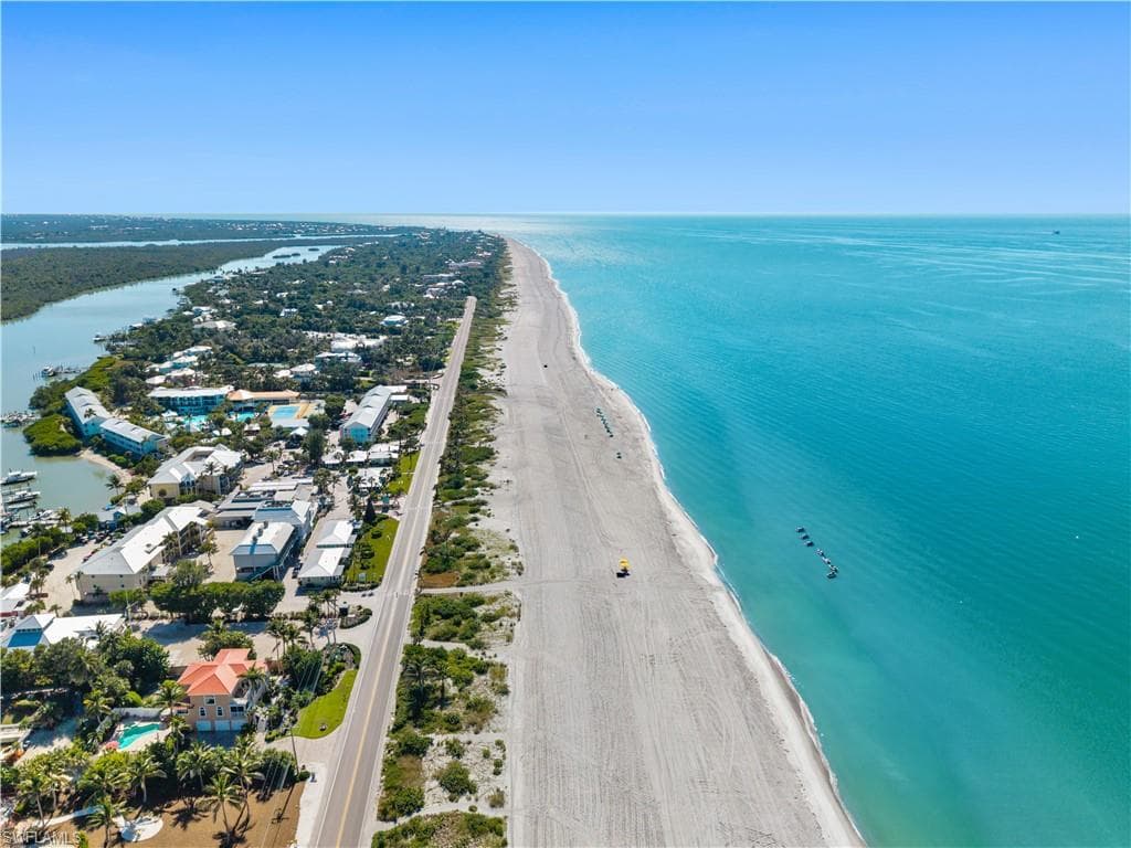 15899 Captiva DR-44