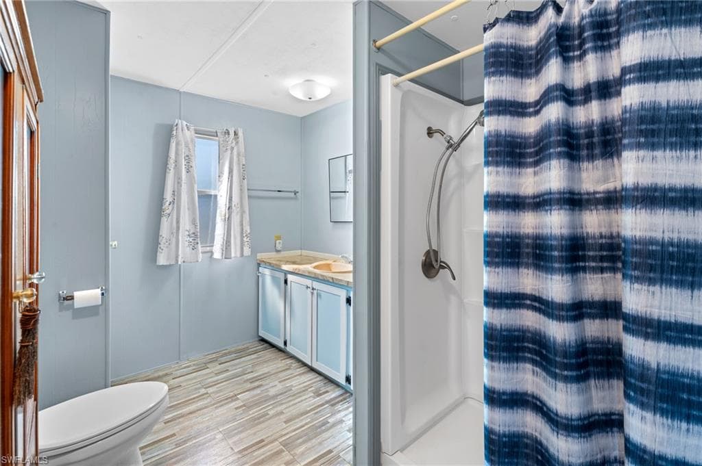 8405 Nault RD, NORTH FORT MYERS FL 33917-18