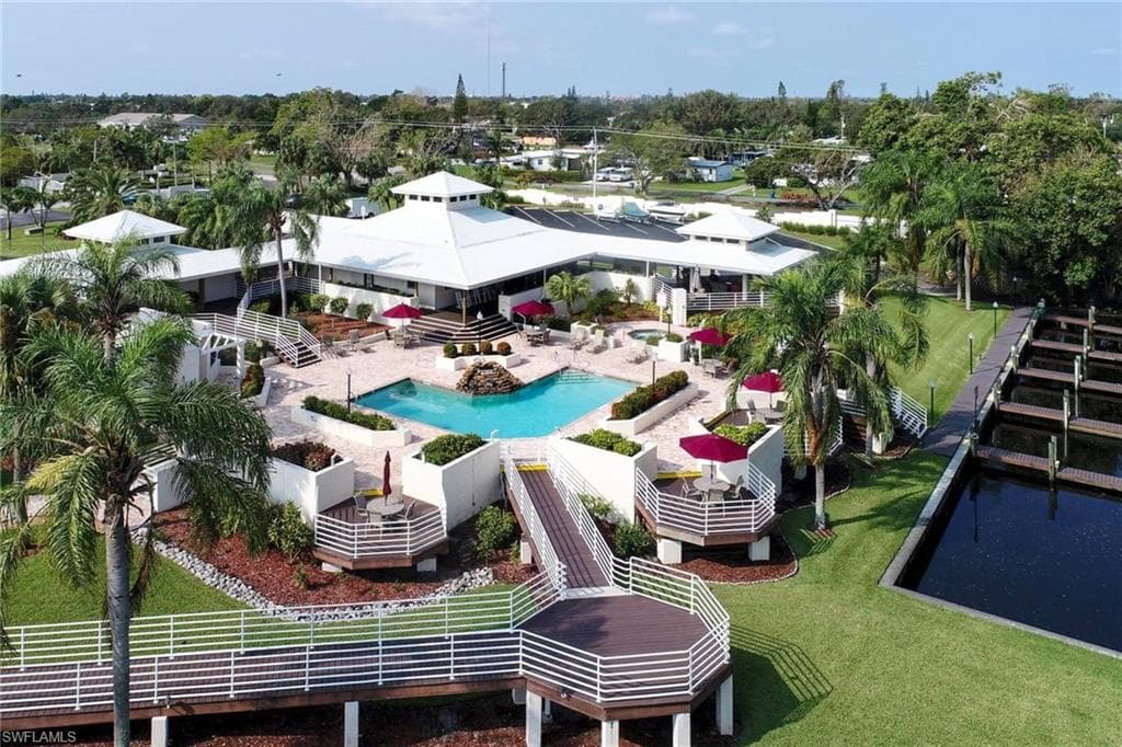 9439 Palm Island CIR, NORTH FORT MYERS FL 33903-26