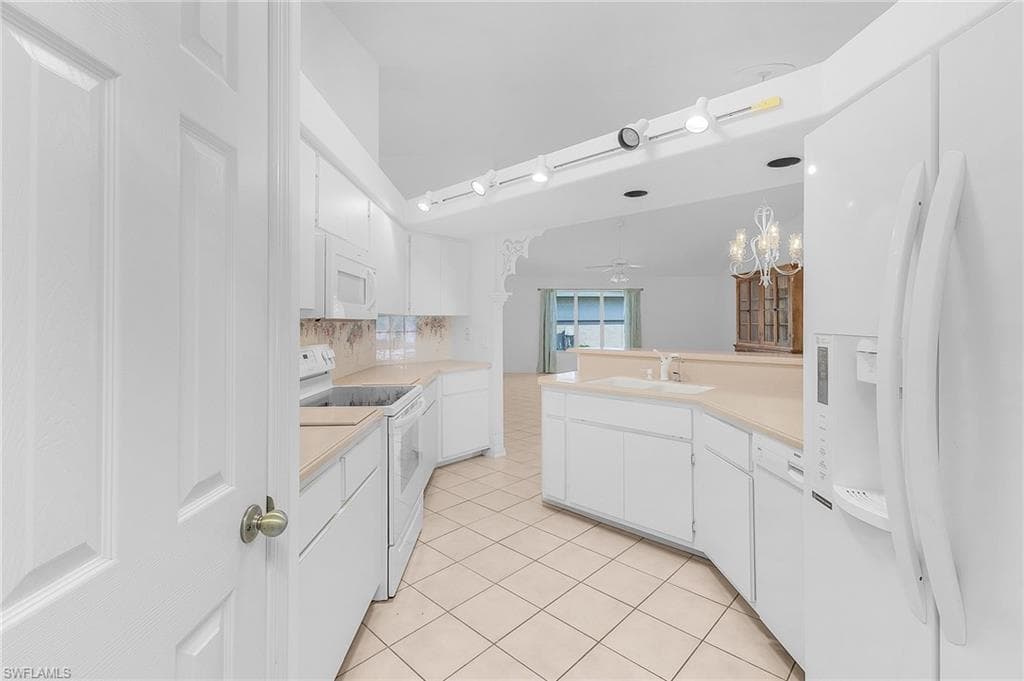 9439 Palm Island CIR, NORTH FORT MYERS FL 33903-4