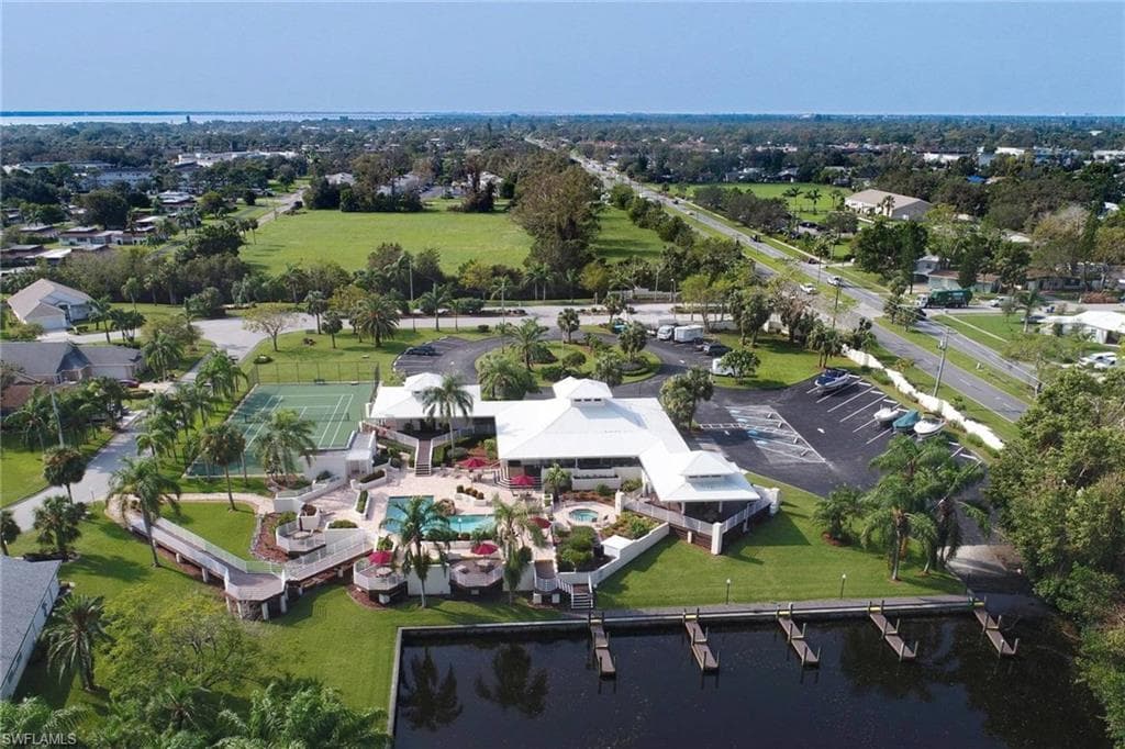 9439 Palm Island CIR, NORTH FORT MYERS FL 33903-39