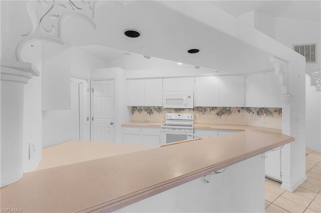 9439 Palm Island CIR, NORTH FORT MYERS FL 33903-3