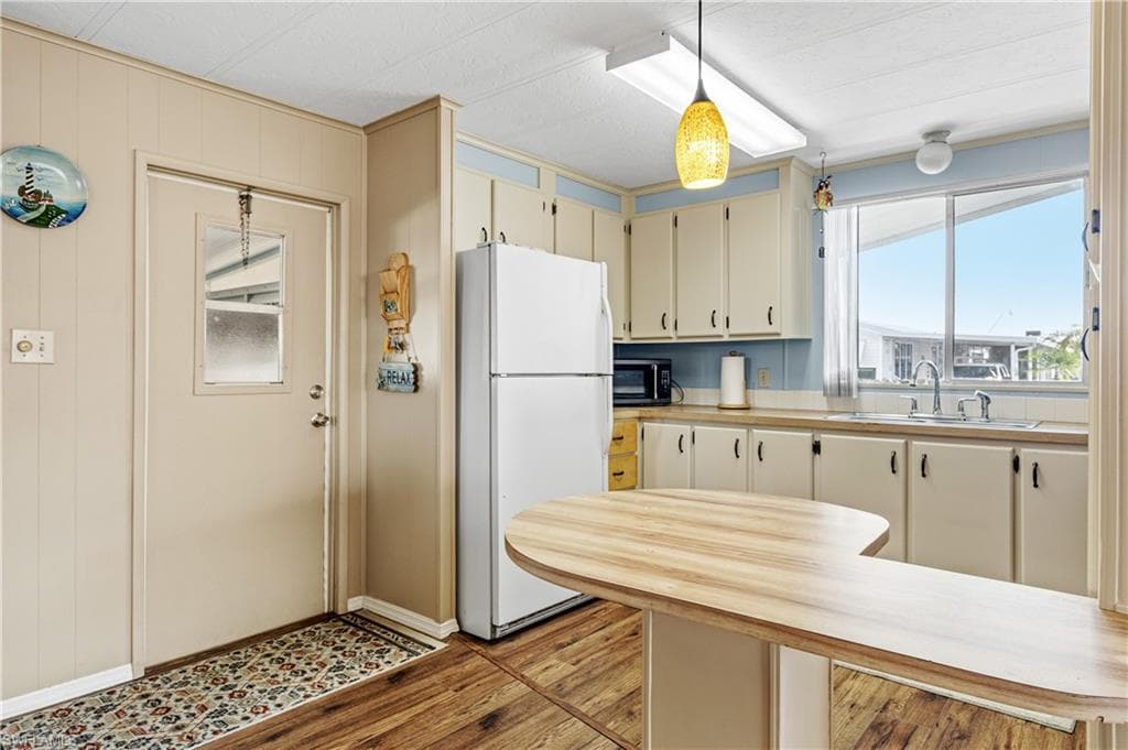 16045 Hibiscus WAY, NORTH FORT MYERS FL 33903-11