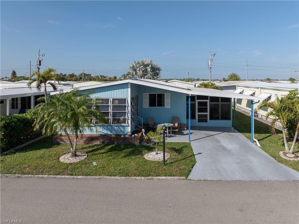 16045 Hibiscus WAY, NORTH FORT MYERS FL 33903-33