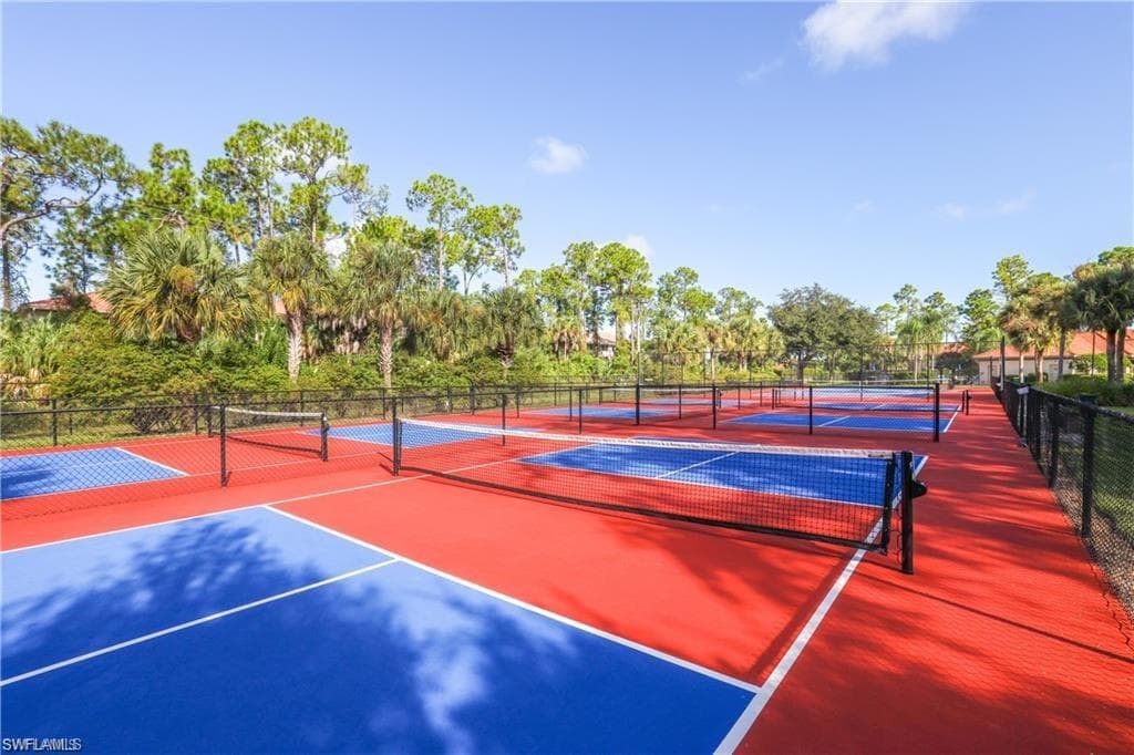 300 Robin Hood CIR # 102, NAPLES FL 34104-22