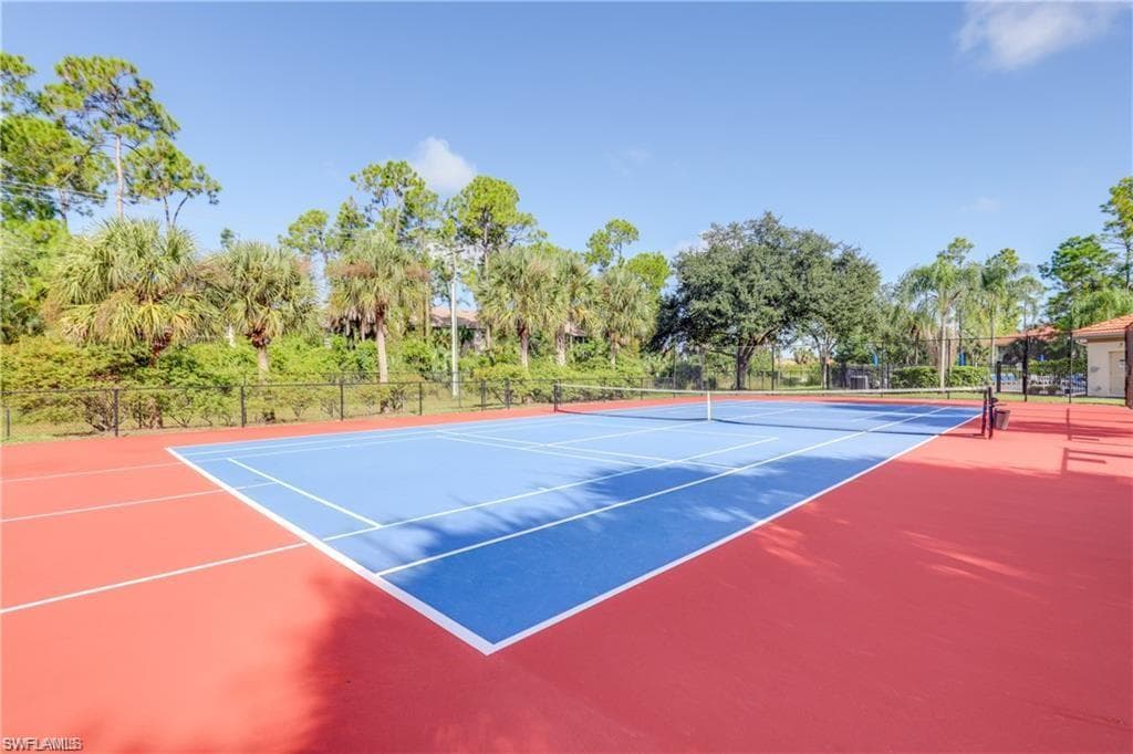 300 Robin Hood CIR # 102, NAPLES FL 34104-21