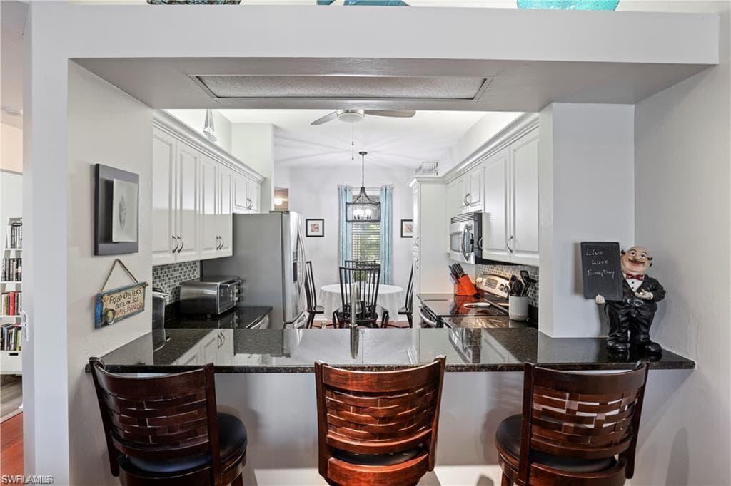 300 Robin Hood CIR # 102, NAPLES FL 34104-6