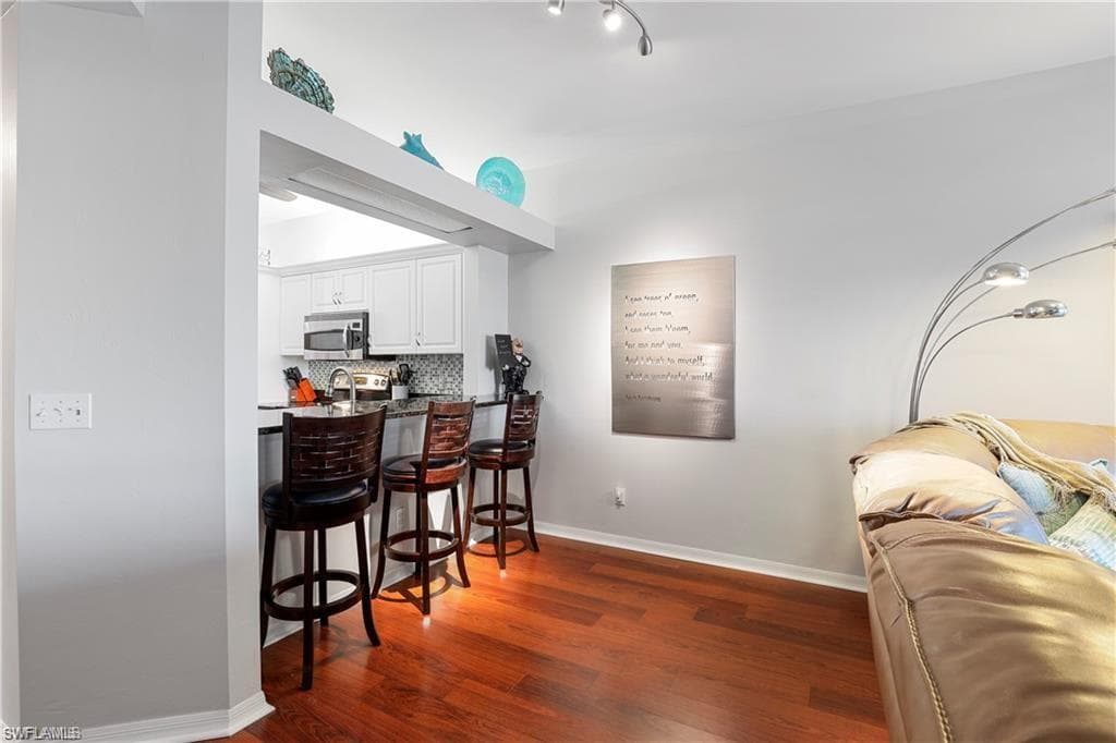 300 Robin Hood CIR # 102, NAPLES FL 34104-7