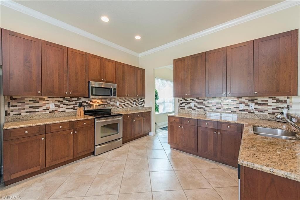 6559 Monterey PT, NAPLES FL 34105-4
