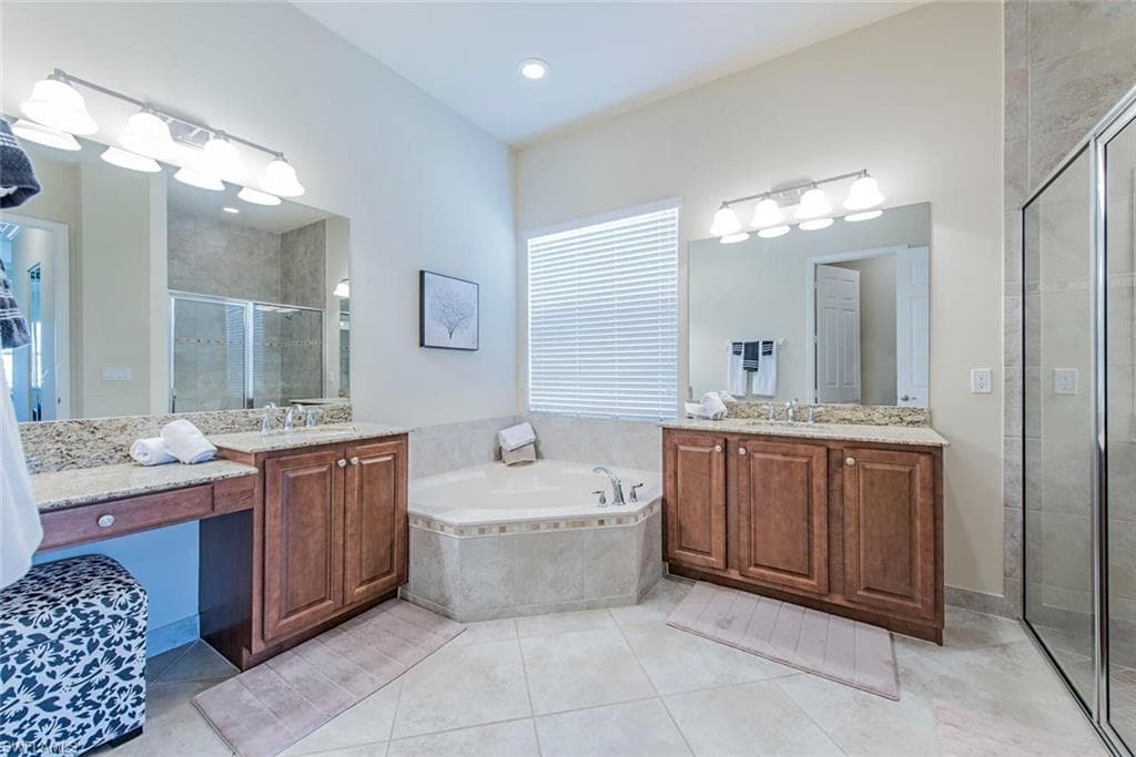 6559 Monterey PT, NAPLES FL 34105-7