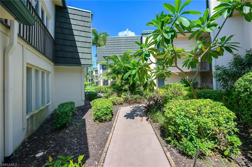 1742 Bald Eagle DR # A, NAPLES FL 34105-25