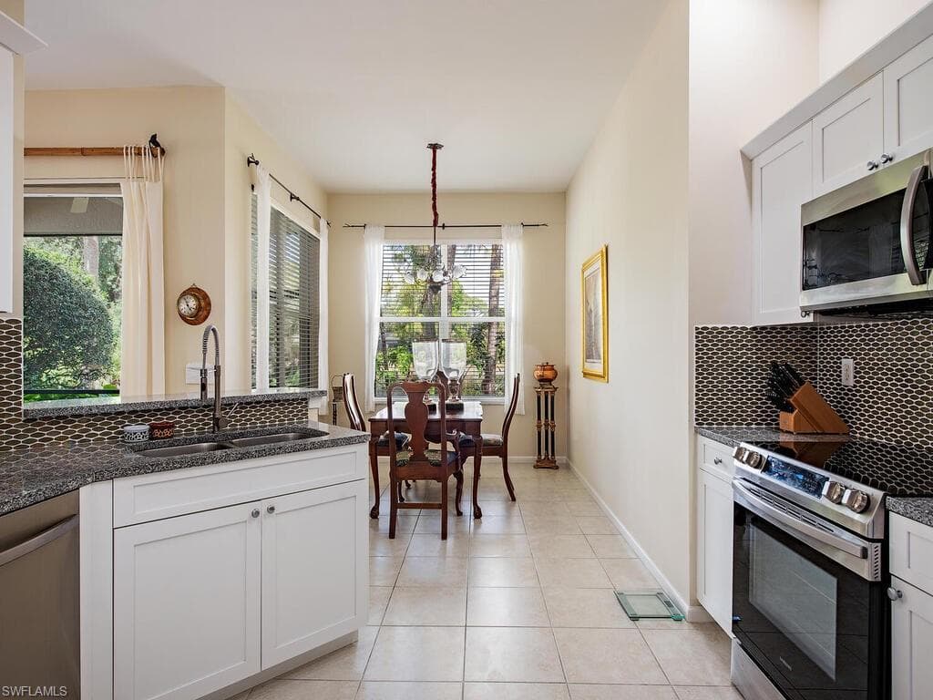 6431 Birchwood CT, NAPLES FL 34109-7