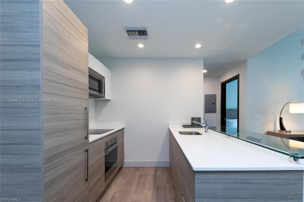 777 N Ocean DR # S302, HOLLYWOOD FL 33019-8