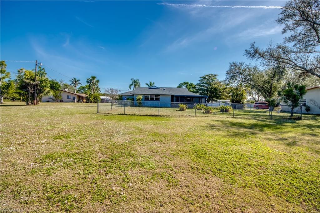 952 Ione DR, FORT MYERS FL 33919-26