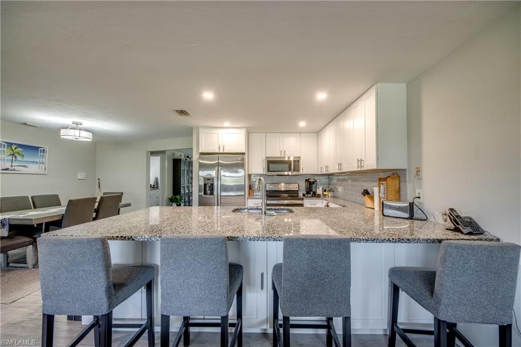 952 Ione DR, FORT MYERS FL 33919-5