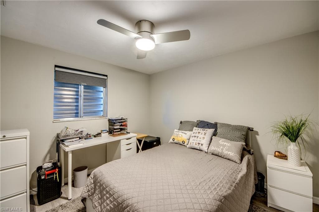 952 Ione DR, FORT MYERS FL 33919-12