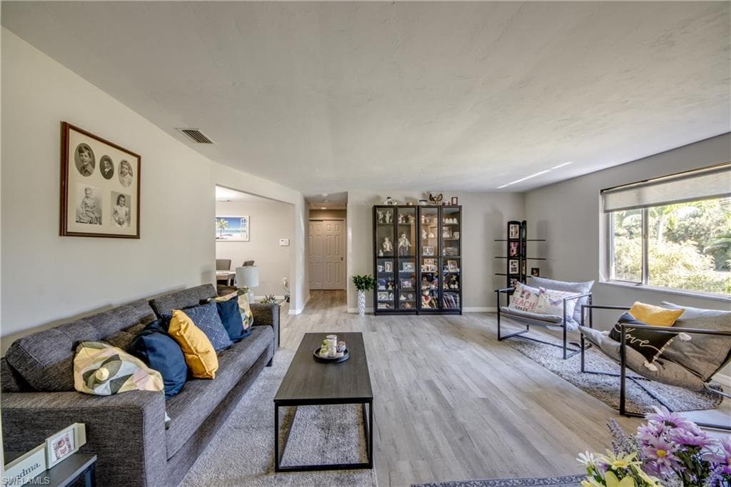 952 Ione DR, FORT MYERS FL 33919-16