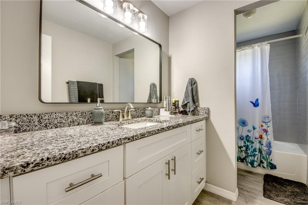 952 Ione DR, FORT MYERS FL 33919-11