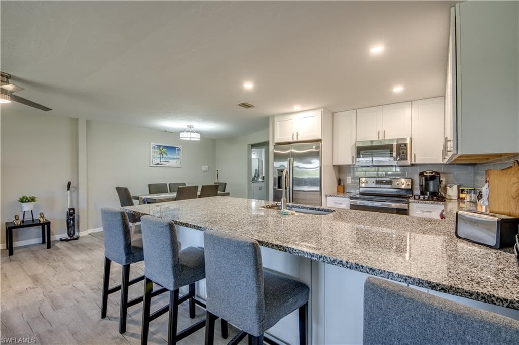 952 Ione DR, FORT MYERS FL 33919-6