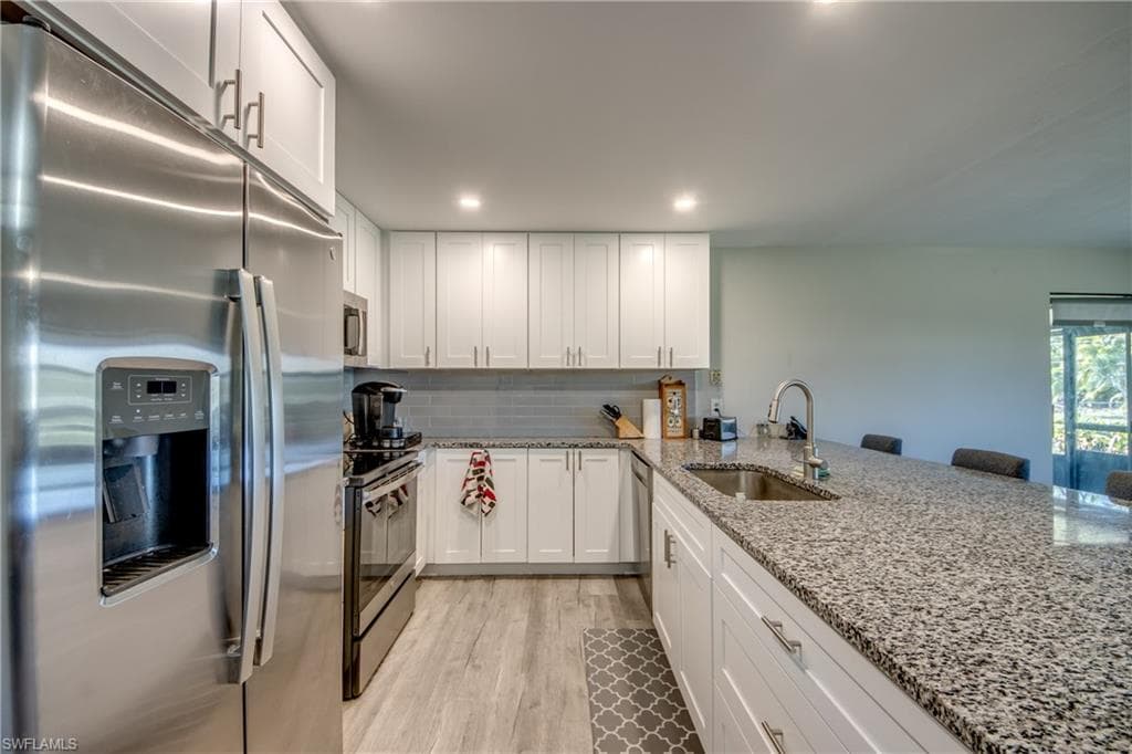 952 Ione DR, FORT MYERS FL 33919-2