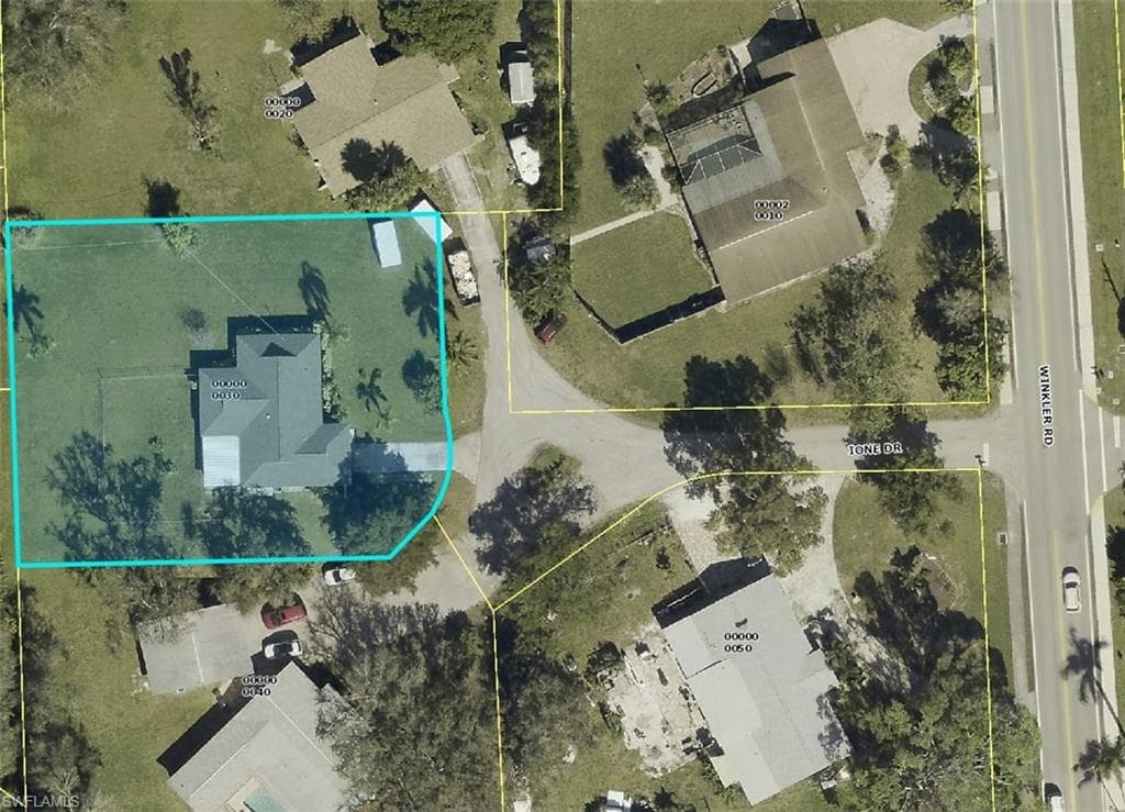 952 Ione DR, FORT MYERS FL 33919-27